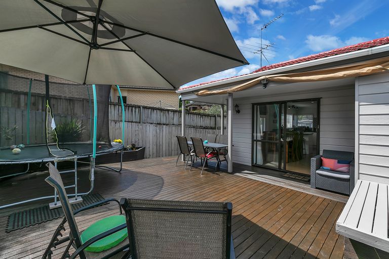 Photo of property in 1/38 Sailfish Drive, West Harbour, Auckland, 0618