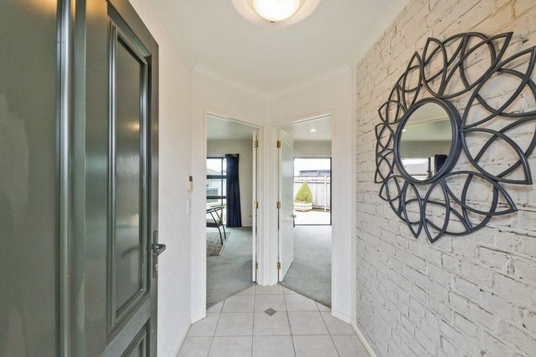 Photo of property in 8 Woodgate Court, Fitzherbert, Palmerston North, 4410