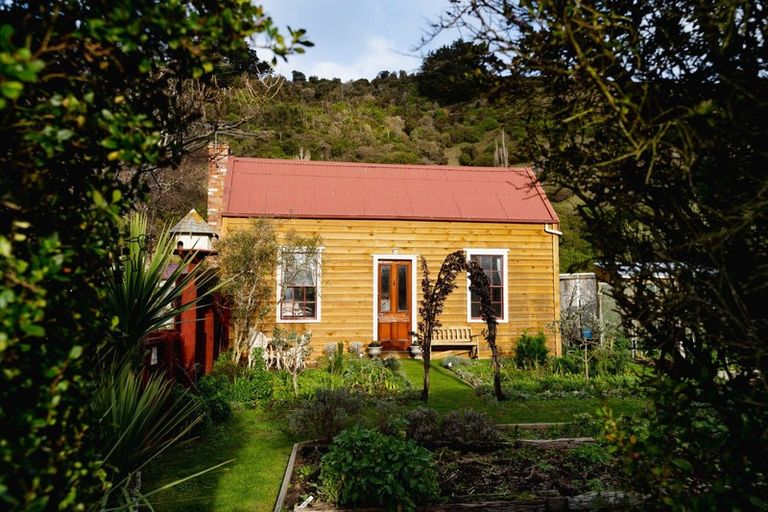 Photo of property in 346 Harington Point Road, Lower Portobello, Dunedin, 9077
