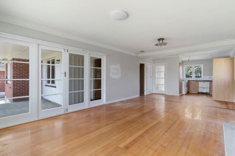 Photo of property in 12 Laureston Avenue, Papatoetoe, Auckland, 2025