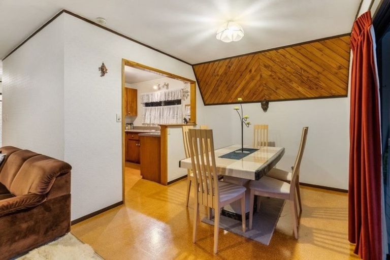 Photo of property in 4 Puketaha Road, Swanson, Auckland, 0816