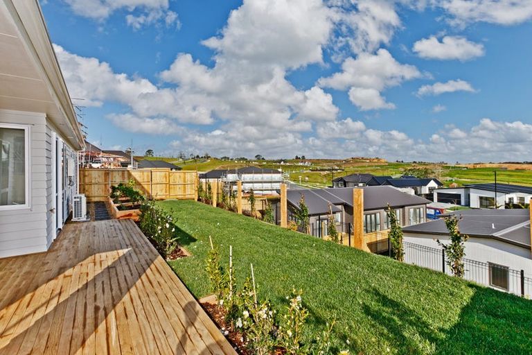 Photo of property in 10 Seafort Lane, Silverdale, 0932