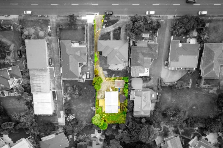 Photo of property in 2/104 Ocean View Road, Northcote, Auckland, 0627