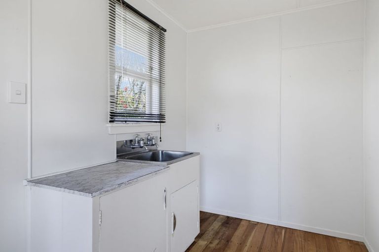 Photo of property in 5 Mayfair Place, Westown, New Plymouth, 4310