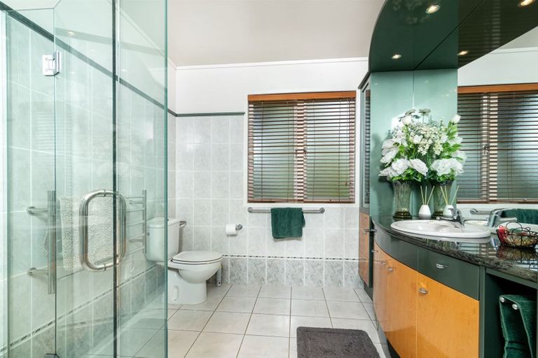 Photo of property in 121 Pomona Road, Kumeu, 0891