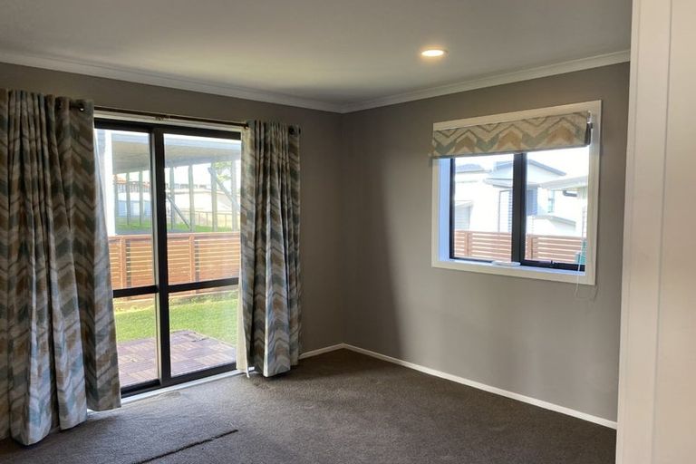 Photo of property in 85 Spenmoor Street, Newlands, Wellington, 6037