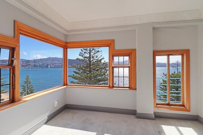Photo of property in Sunhaven Flats, 262 Oriental Parade, Oriental Bay, Wellington, 6011