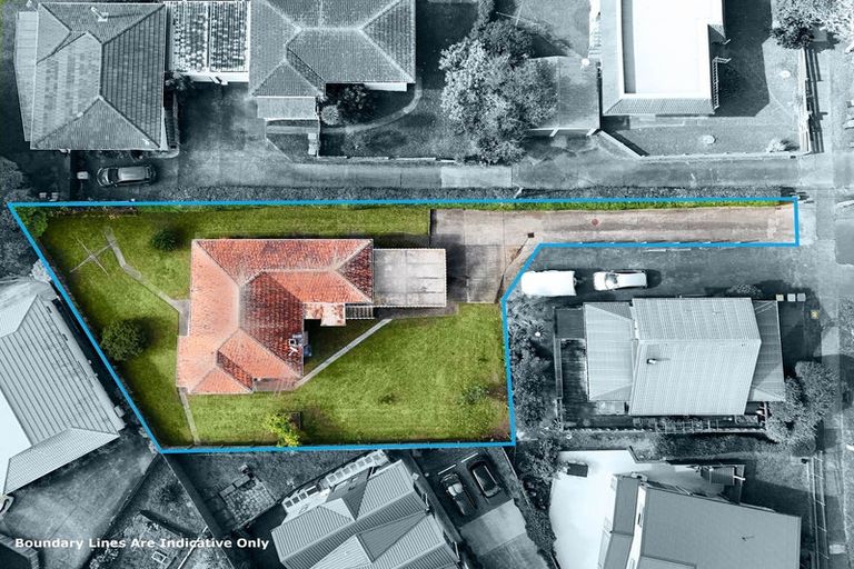 Photo of property in 1/44 View Road, Henderson, Auckland, 0612