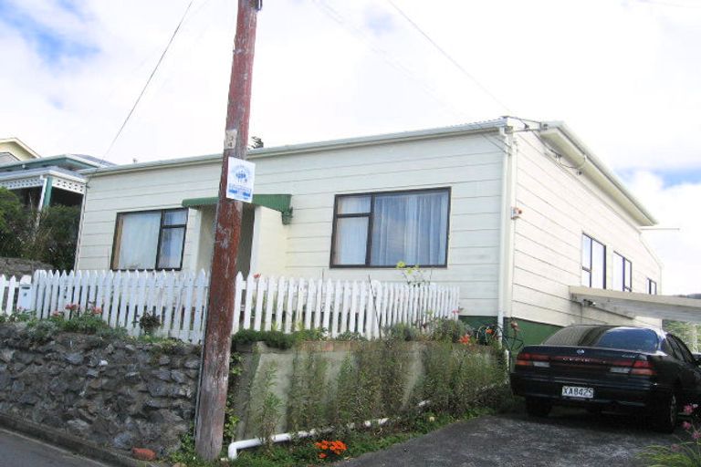 Photo of property in 14 Karepa Street, Brooklyn, Wellington, 6021