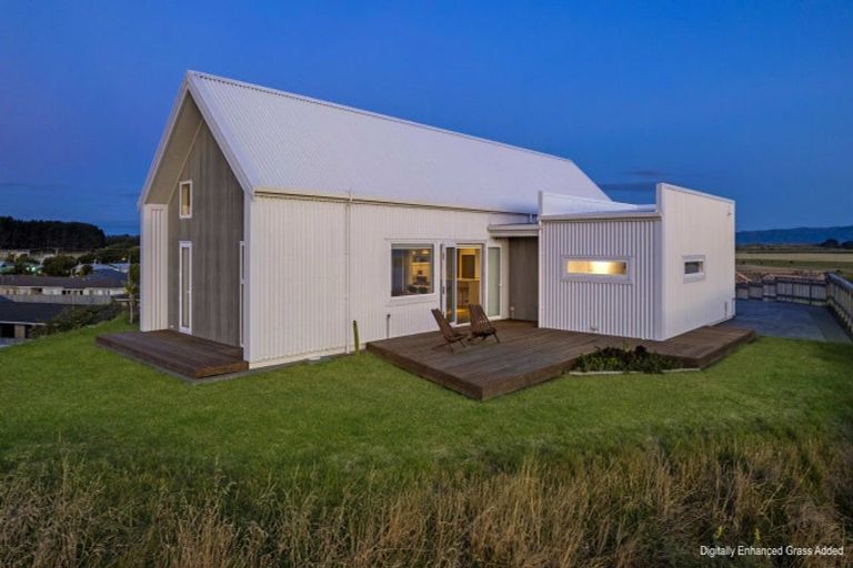 Photo of property in 2 Rangeview Rise, Foxton Beach, Foxton, 4815