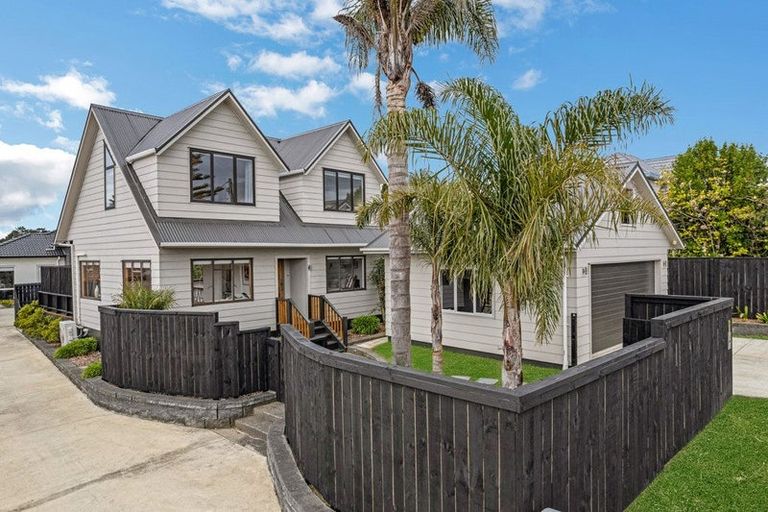 Photo of property in 12 Cleve Road, Green Bay, Auckland, 0604