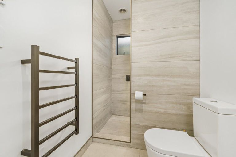 Photo of property in 67 Vaucluse Heights, Fitzherbert, Palmerston North, 4410