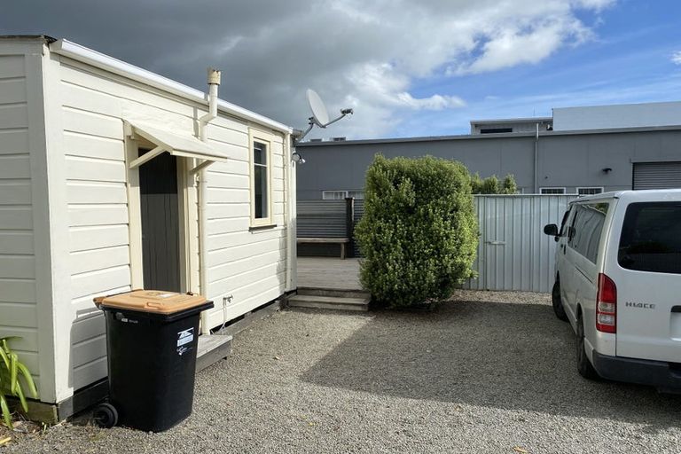 Photo of property in 11 Edgeware Road, Palmerston North, 4410