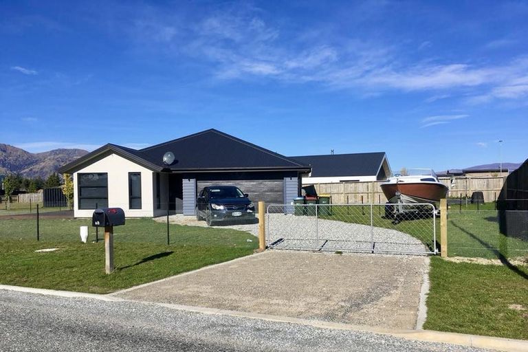 Photo of property in 13 Pennycook Place, Lake Hawea, 9382