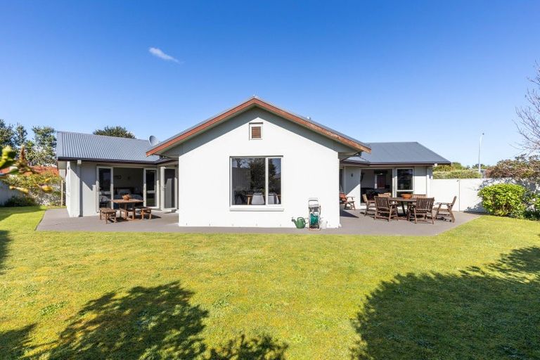 Photo of property in 12 Montrose Place, Highlands Park, New Plymouth, 4312