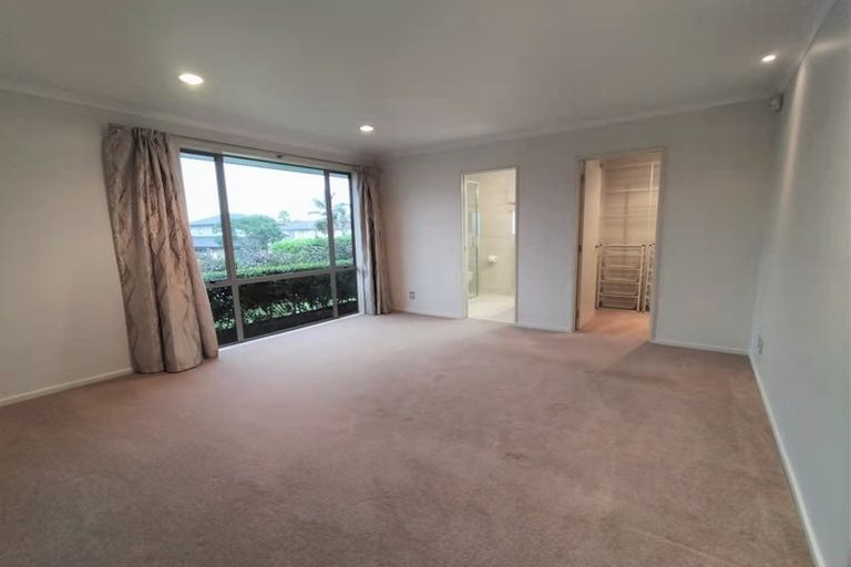 Photo of property in 38 Moyrus Crescent, East Tamaki Heights, Auckland, 2016