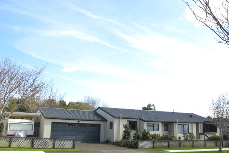 Photo of property in 15 Elder Grove, Whalers Gate, New Plymouth, 4310