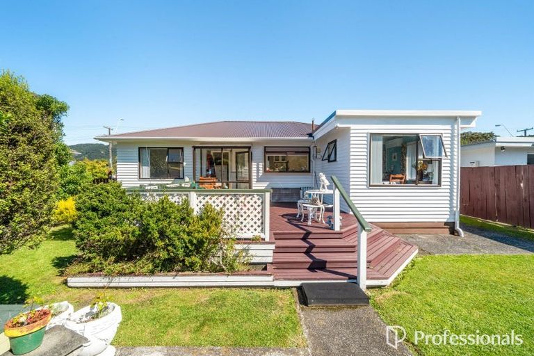 Photo of property in 34 Wellington Road, Wainuiomata, Lower Hutt, 5014