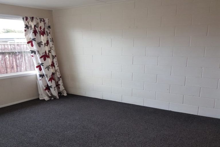 Photo of property in 30a Simons Street, Moturoa, New Plymouth, 4310
