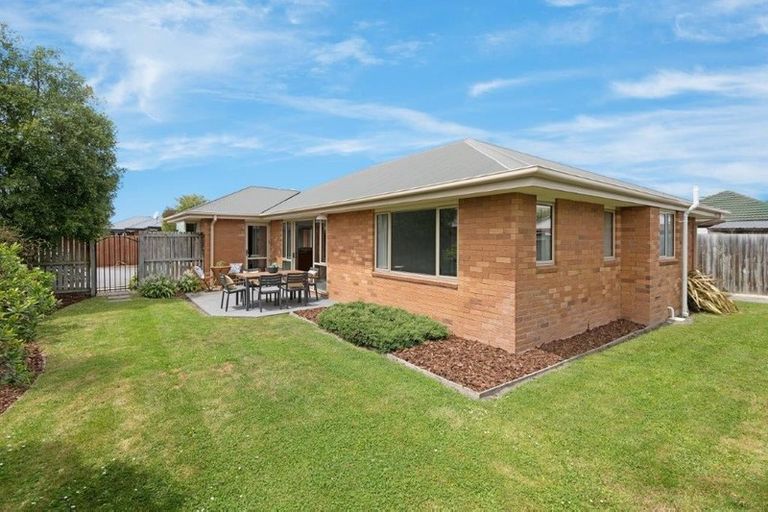 Photo of property in 57 Coolspring Way, Redwood, Christchurch, 8051