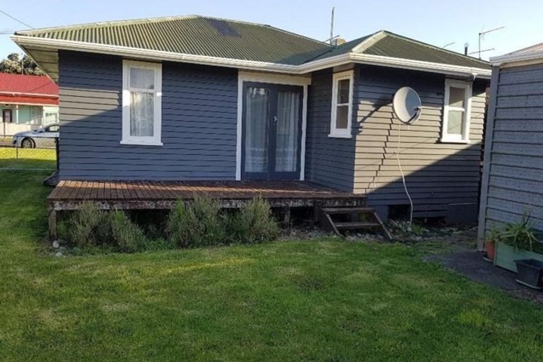 Photo of property in 6 Hadfield Street, Beach Haven, Auckland, 0626