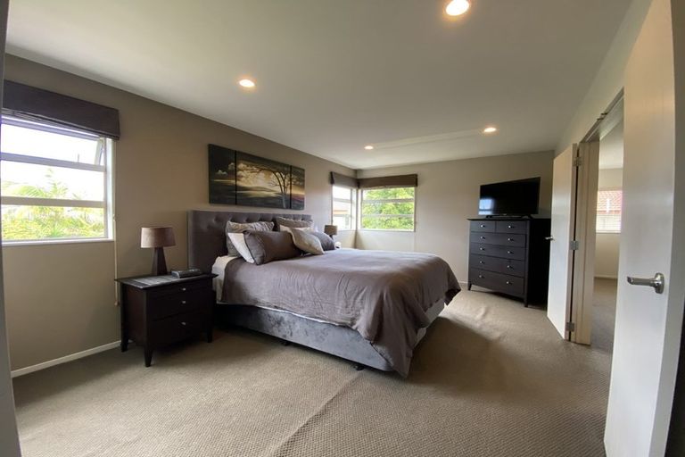 Photo of property in 17 Glen Bay Close, Pinehill, Auckland, 0632