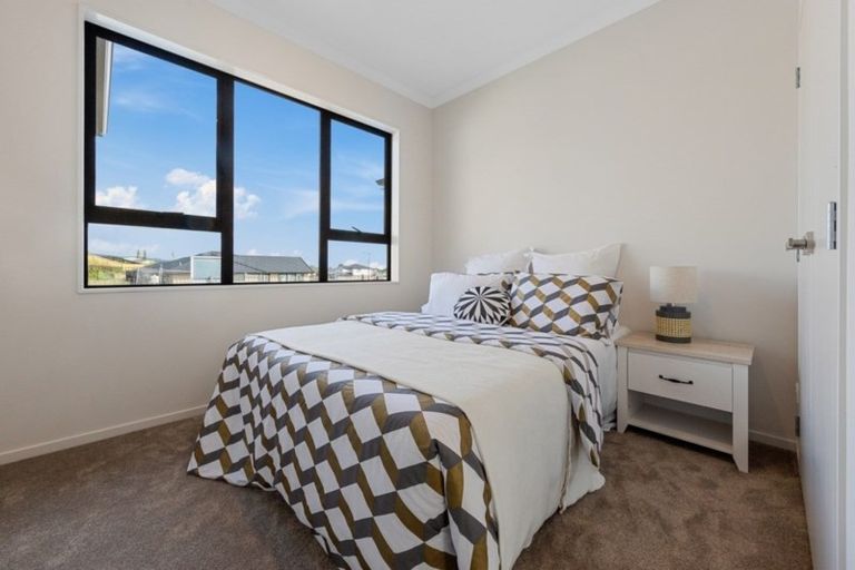 Photo of property in 2 Frazen Avenue, Papakura, 2110