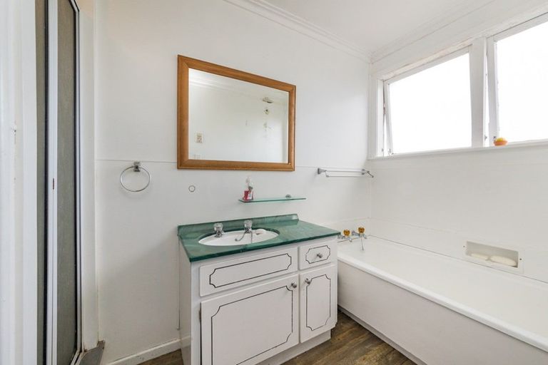 Photo of property in 11 Catlins Crescent, Milson, Palmerston North, 4414