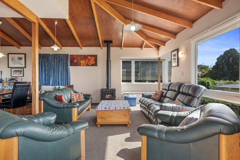 Photo of property in 315 Glenfield Road, Glenfield, Auckland, 0629