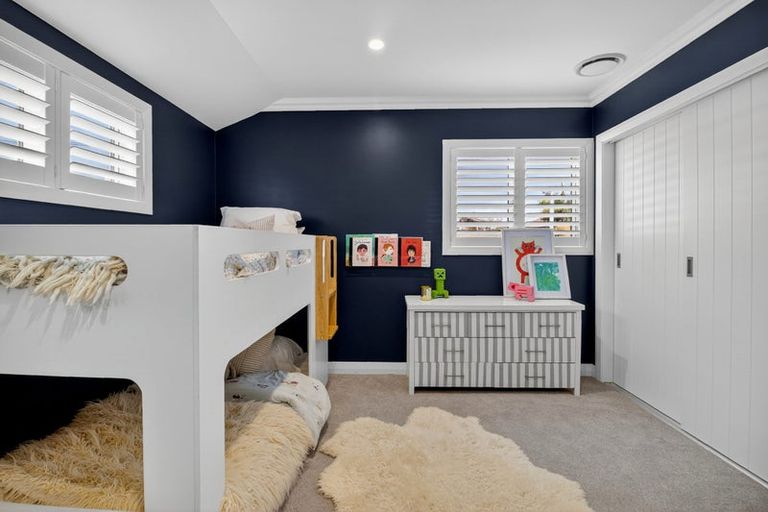 Photo of property in 27 St Michaels Avenue, Point Chevalier, Auckland, 1022