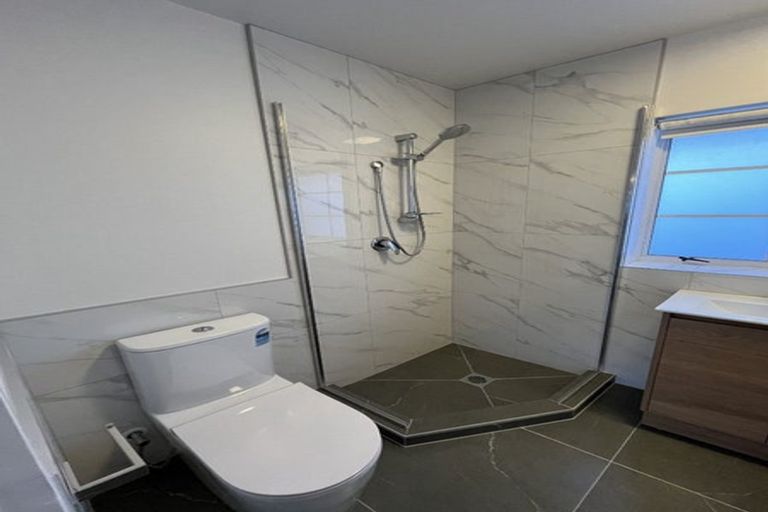 Photo of property in 2 Framalda Place, Conifer Grove, Takanini, 2112