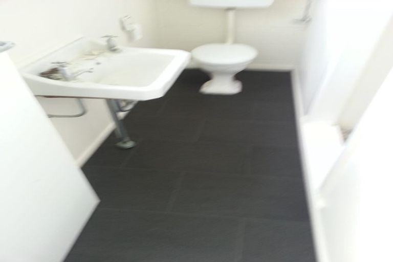 Photo of property in 12 Mataroa Avenue, Northland, Wellington, 6012