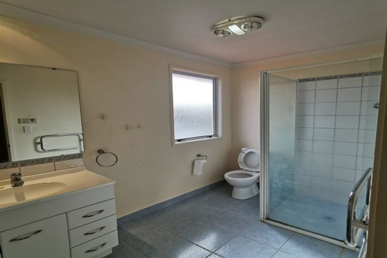 Photo of property in 3 Andover Way, Goodwood Heights, Auckland, 2105