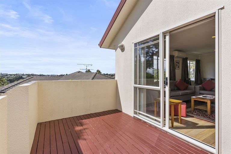 Photo of property in 8 Fulmar Way, Unsworth Heights, Auckland, 0632