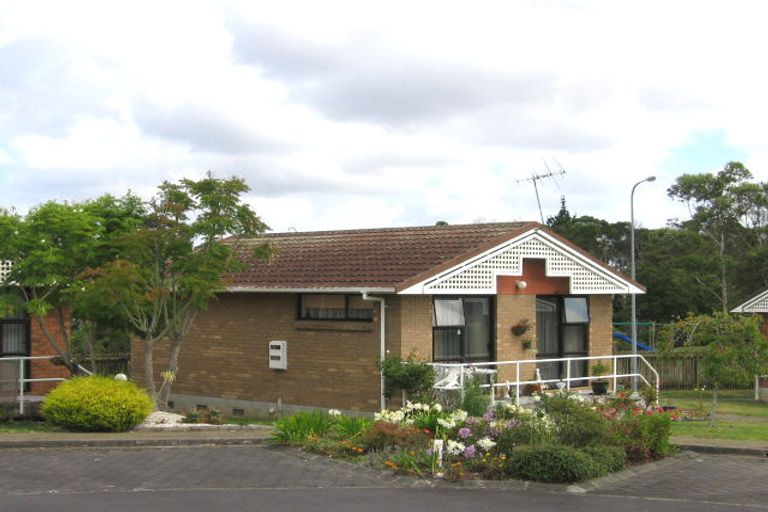 Photo of property in Shepherds Park Retirement Village, 10/2 John Bracken Way, Beach Haven, Auckland, 0626