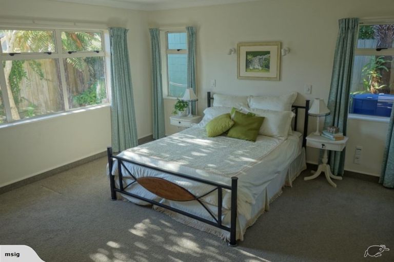 Photo of property in 393 Te Moana Road, Waikanae, 5036