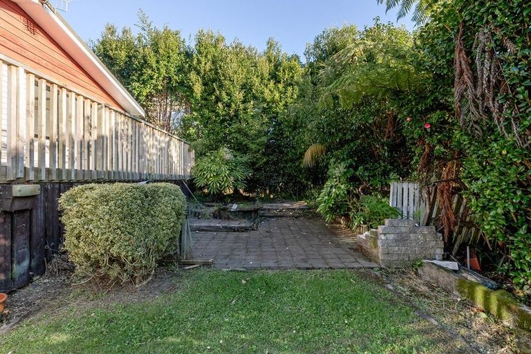 Photo of property in 16 Huia Street, Waikanae, 5036