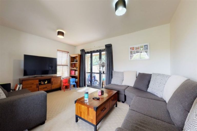 Photo of property in 898a East Coast Road, Northcross, Auckland, 0630