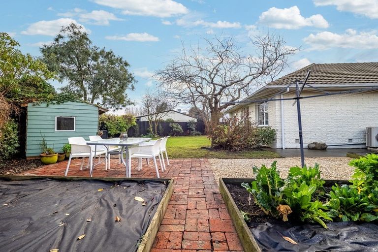 Photo of property in 145 Avonhead Road, Avonhead, Christchurch, 8042