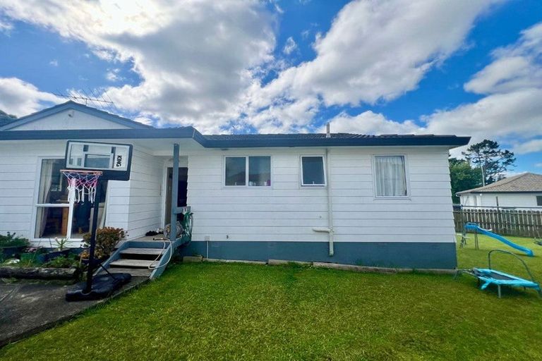 Photo of property in 40 Hassan Drive, Massey, Auckland, 0614