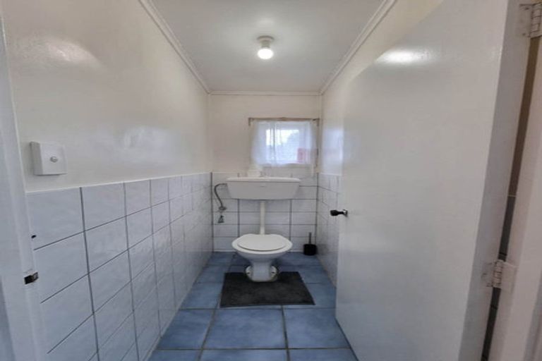 Photo of property in 64 Smythe Road, Henderson, Auckland, 0612