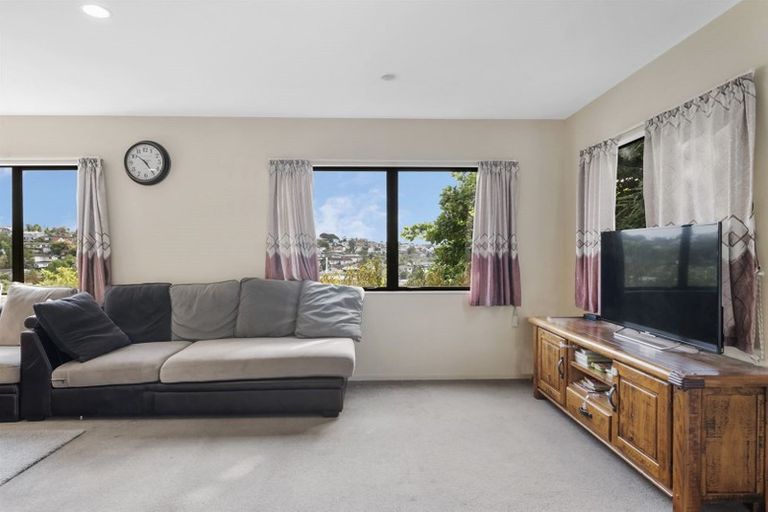 Photo of property in 2/14 Target Road, Totara Vale, Auckland, 0629