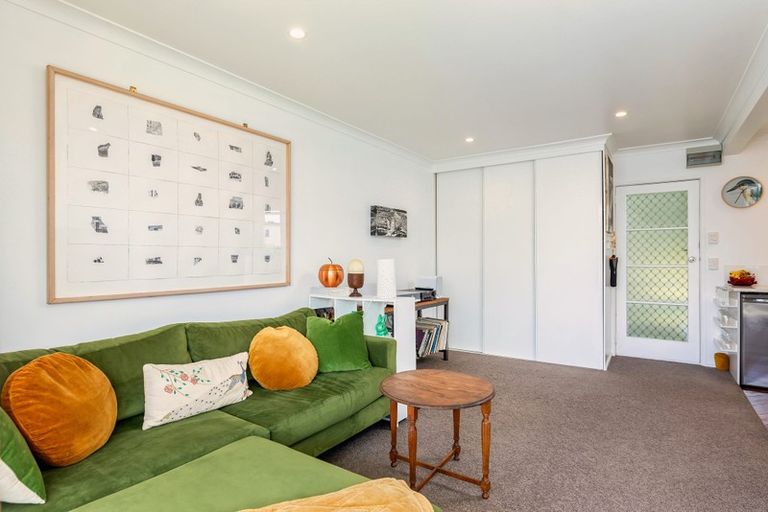 Photo of property in Balmoral Court, 2/130a Balmoral Road, Mount Eden, Auckland, 1024