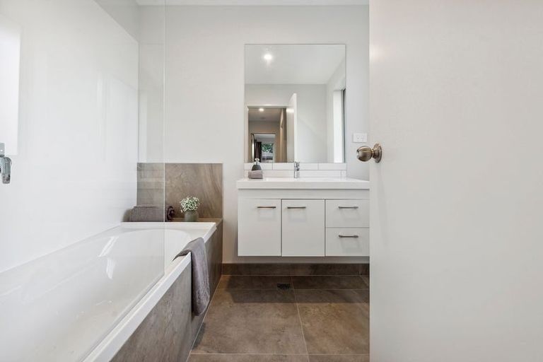 Photo of property in 4a Bosun Place, Te Atatu Peninsula, Auckland, 0610