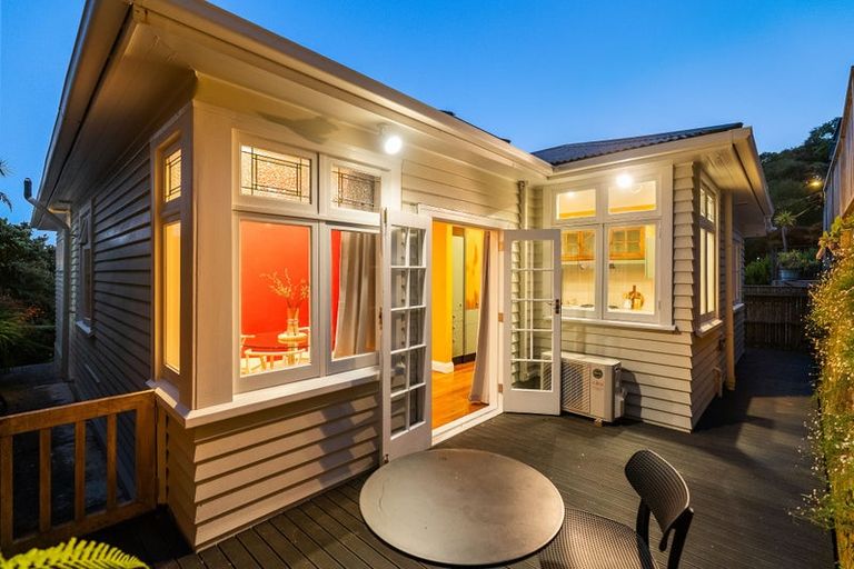 Photo of property in 82 Mortimer Terrace, Brooklyn, Wellington, 6021