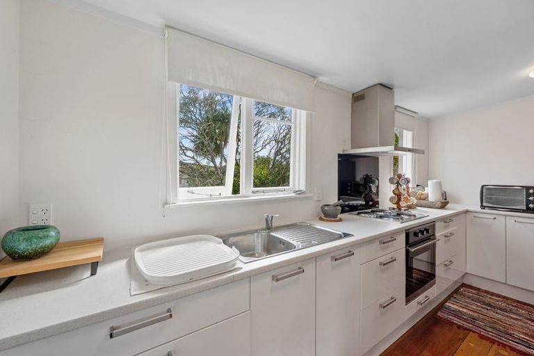 Photo of property in 37 Makiri Street, Helensville, 0800