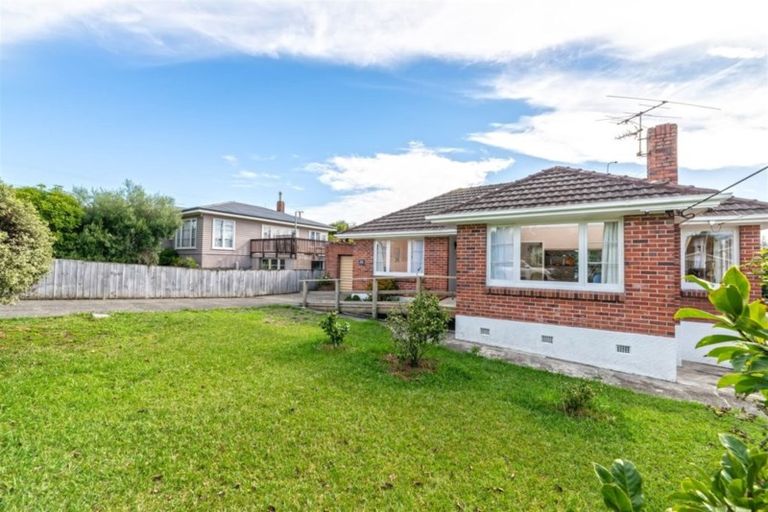 Photo of property in 24 Koromiko Street, New Lynn, Auckland, 0600
