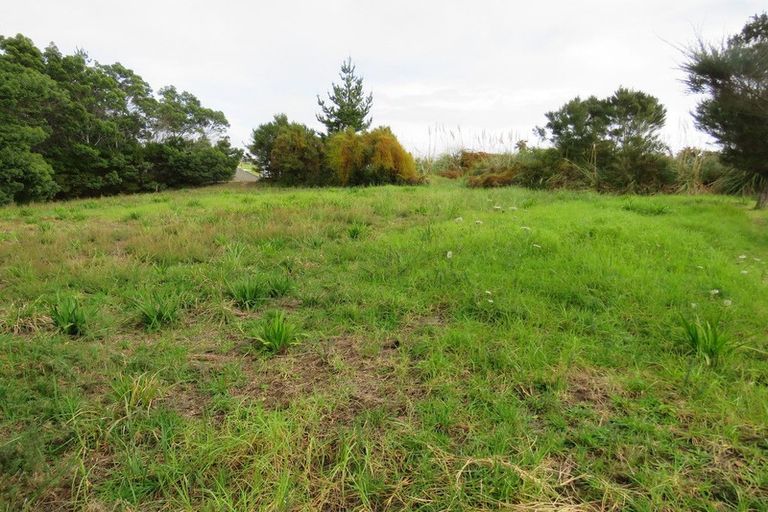 Photo of property in 24 Dudley Crescent, Cable Bay, 0420