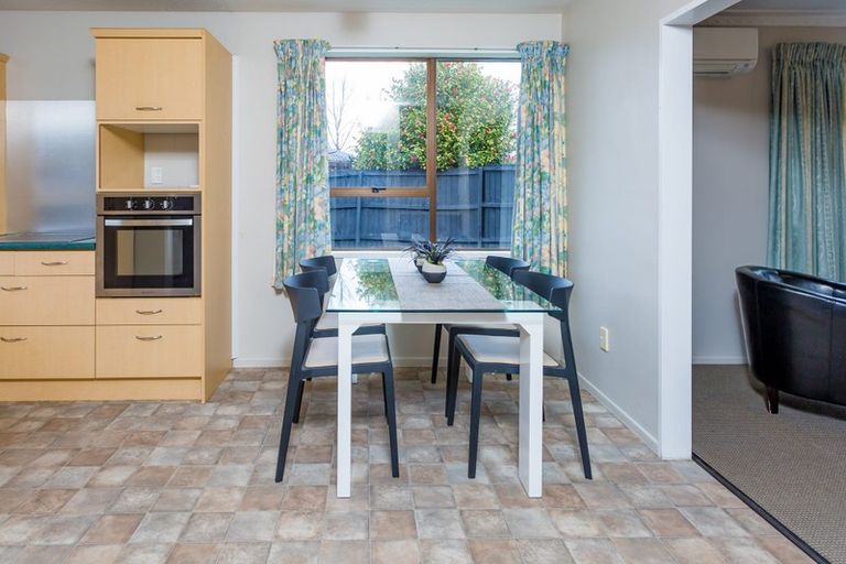 Photo of property in 2/21 Montclare Avenue, Ilam, Christchurch, 8041