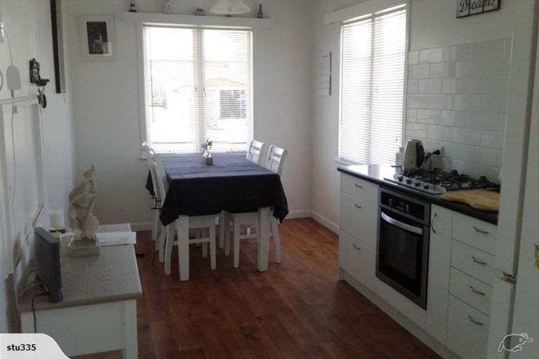Photo of property in 3 Omori Place, Castlecliff, Whanganui, 4501